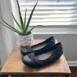 BareTraps MemoryFoam Comfy Black Flats